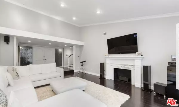 Tarzana, CA 91356,4330 Romero Dr