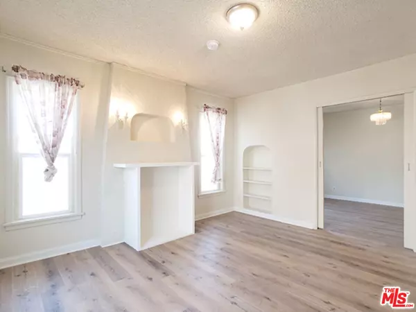 Los Angeles, CA 90006,1046 S Kenmore Ave