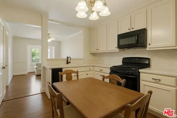 Woodland Hills, CA 91367,21620 Burbank Blvd #9