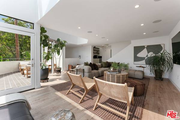 6469 Rodgerton Dr, Los Angeles, CA 90068