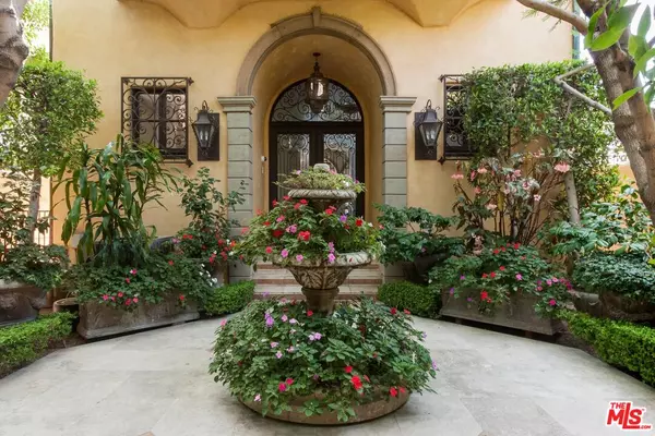 Santa Monica, CA 90402,703 Palisades Beach RD