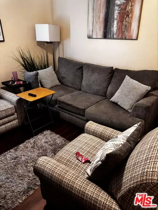 Compton, CA 90220,729 E 154th St