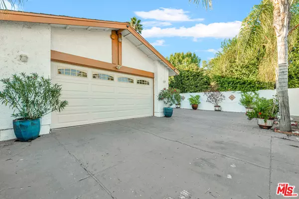 Northridge, CA 91324,8333 Topeka Dr