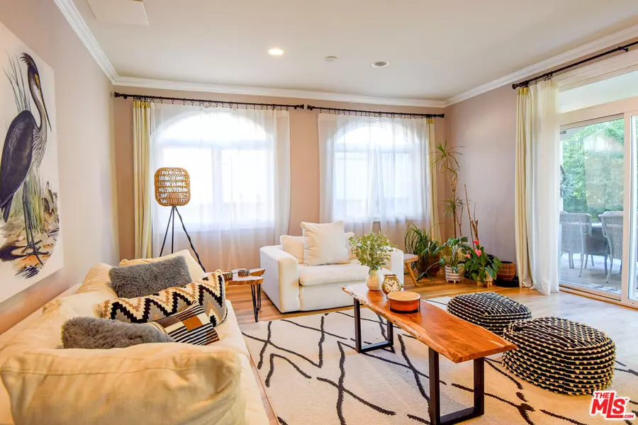 5120 Etiwanda Ave, Tarzana, CA 91356