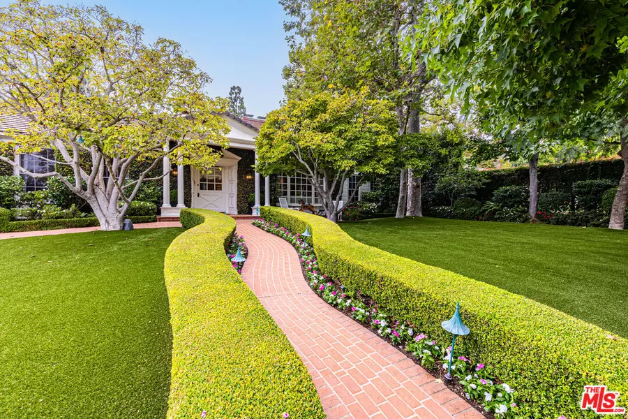1417 Capri Dr, Pacific Palisades, CA 90272