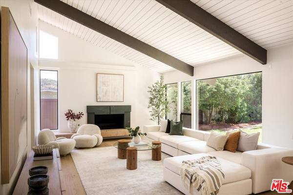 2313 Banyan Dr, Los Angeles, CA 90049