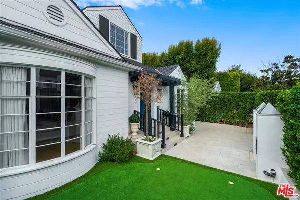 Los Angeles, CA 90049,11433 Albata St