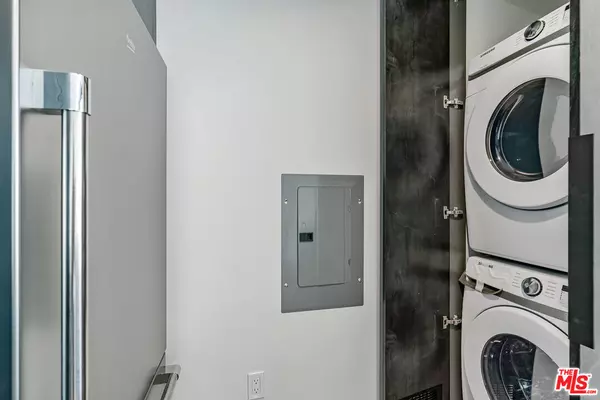 Los Angeles, CA 90034,10700 Tabor St #220