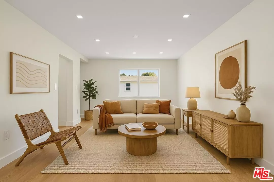 Los Angeles, CA 90049,420 S Sepulveda Blvd #21