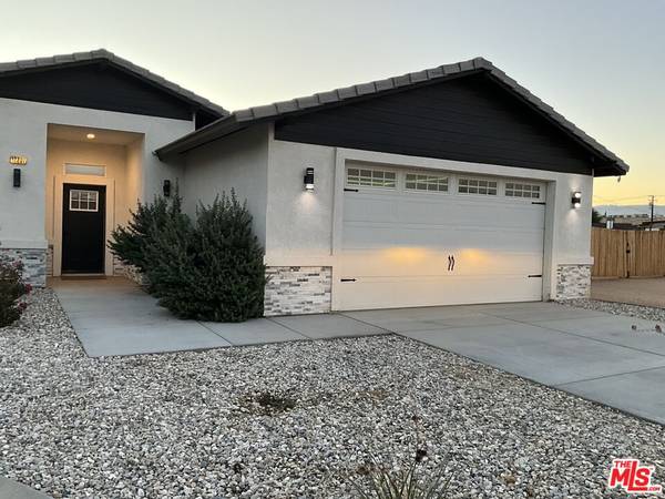 12207 Snapping Turtle Rd, Apple Valley, CA 92308