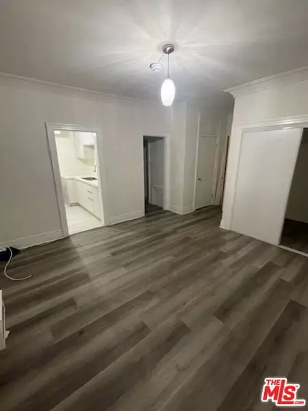 946 S Burlington Ave #107, Los Angeles, CA 90006