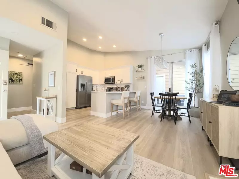 2462 Pleasant Way #J, Thousand Oaks, CA 91362