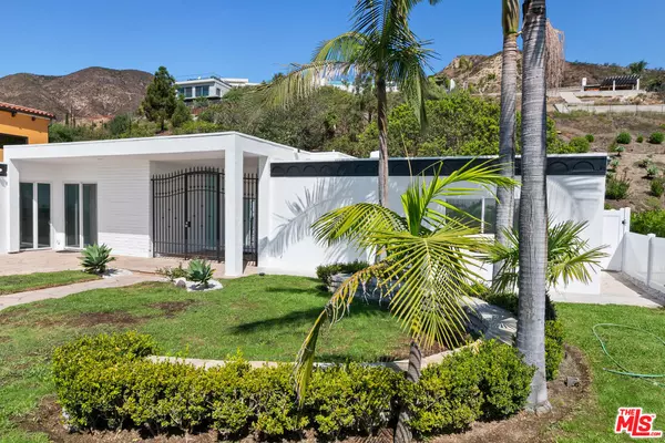 Pacific Palisades, CA 90272,18073 Sandy Cape Dr