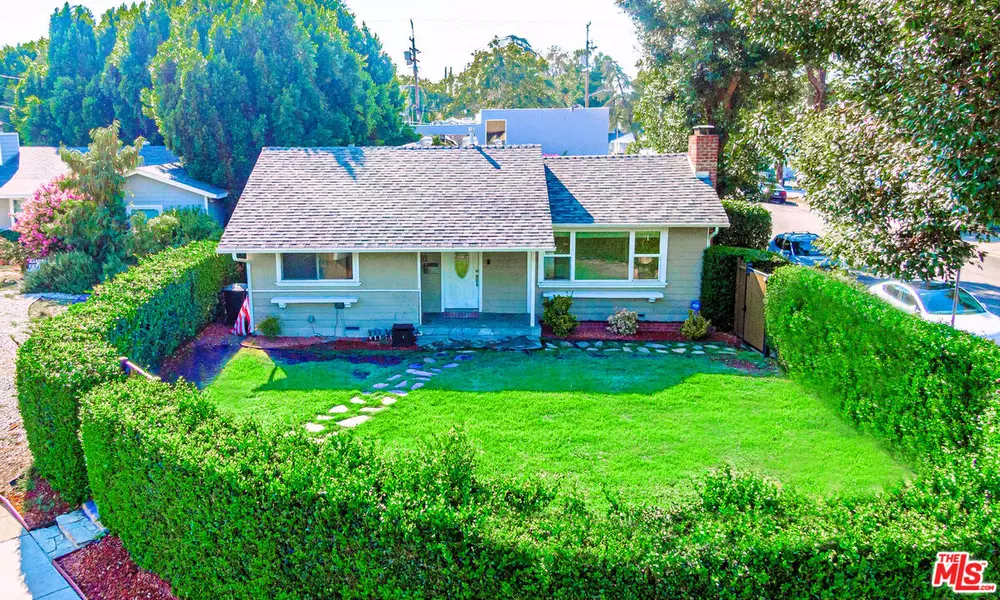 5353 Don Pio Dr, Woodland Hills, CA 91364