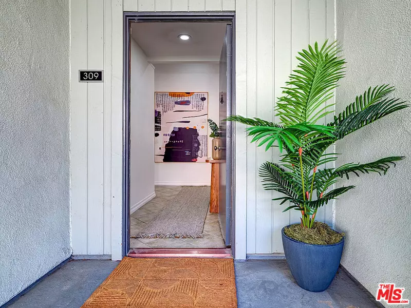 1887 Greenfield Ave #309, Los Angeles, CA 90025