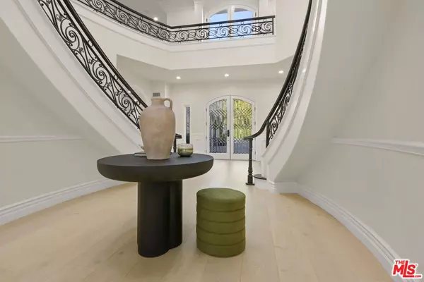 Los Angeles, CA 90049,11730 Stonehenge Ln