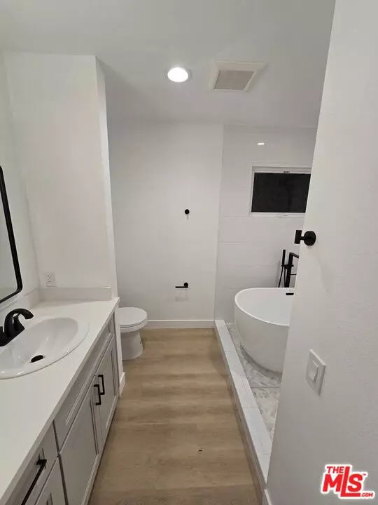 Granada Hills, CA 91344,16124 San Fernando Mission Blvd