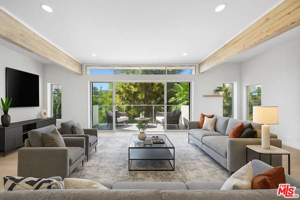 1591 Lindacrest Dr, Beverly Hills, CA 90210