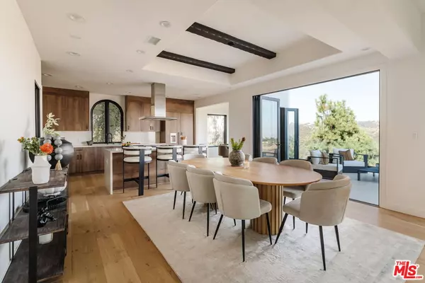 Beverly Hills, CA 90210,1666 Summitridge Dr