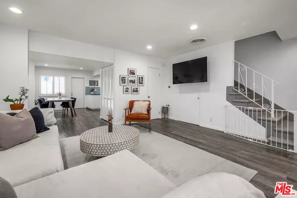 Sherman Oaks, CA 91423,14238 Dickens St #4