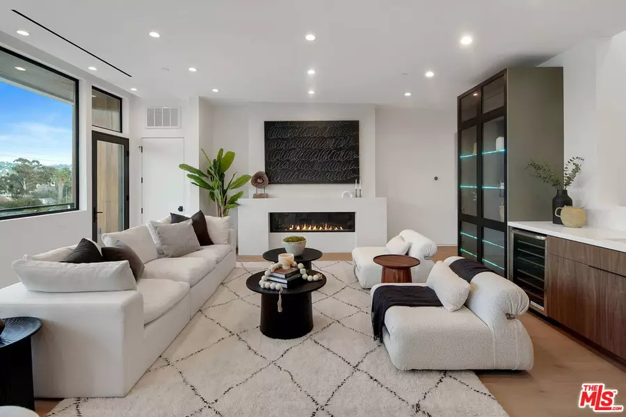 2354 Riverside Dr, Los Angeles, CA 90039