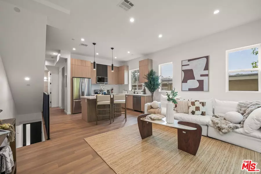257 S Park View St, Los Angeles, CA 90057