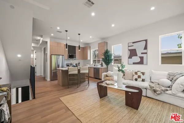 Los Angeles, CA 90057,257 S Park View St