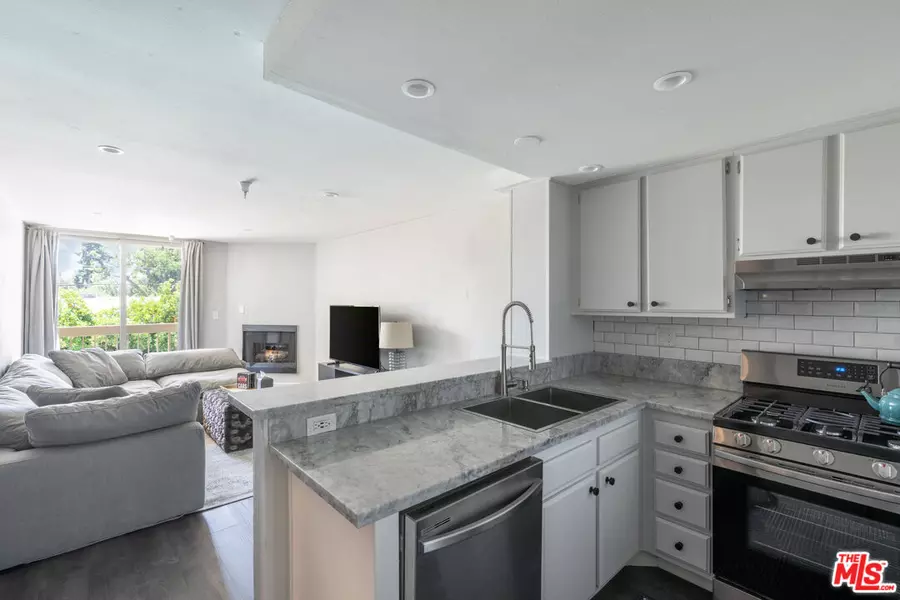 5143 Bakman Ave #212, North Hollywood, CA 91601