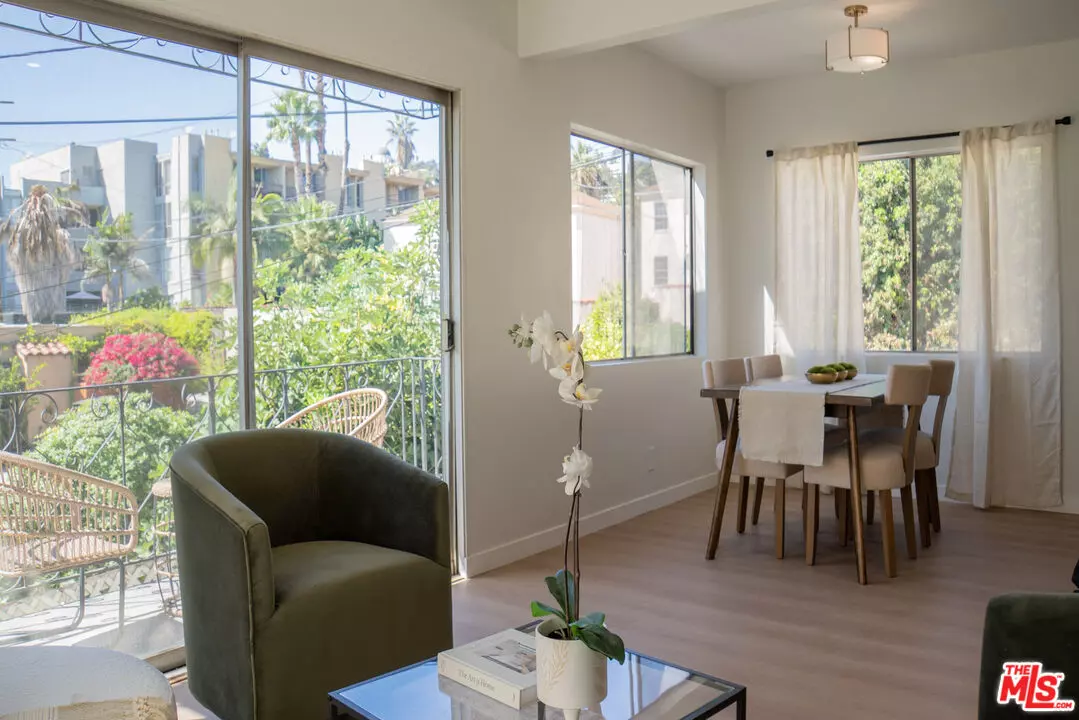 Los Angeles, CA 90027,4579 Ambrose Ave #8