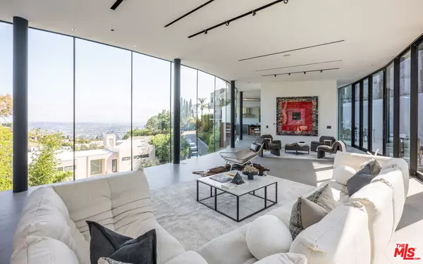 Los Angeles, CA 90069,9277 Thrush Way