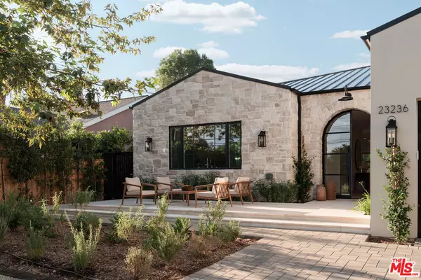 Woodland Hills, CA 91367,23236 Hatteras St