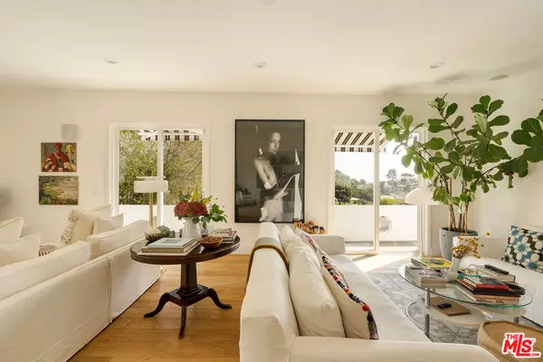 Los Angeles, CA 90068,6491 Rodgerton Dr