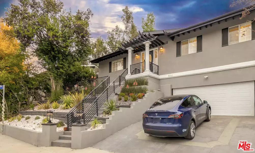 5082 Don Pio Dr, Woodland Hills, CA 91364