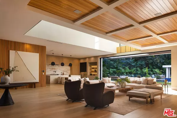 Los Angeles, CA 90049,13187 Chalon Rd