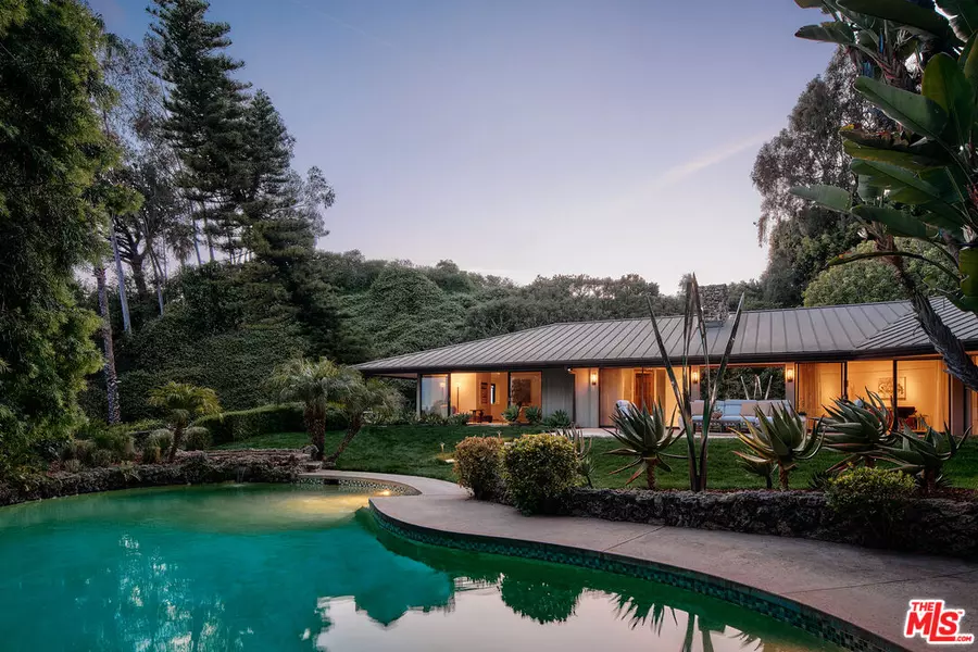 1117 N Beverly Dr, Beverly Hills, CA 90210