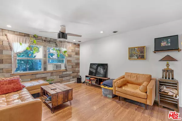 Los Angeles, CA 90016,5823 Bowcroft St #4