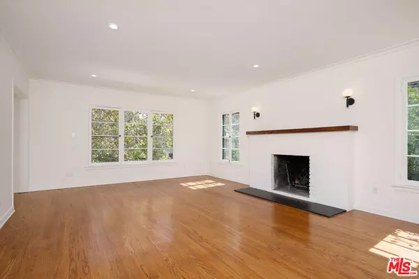 Los Angeles, CA 90036,135 N Orange Dr