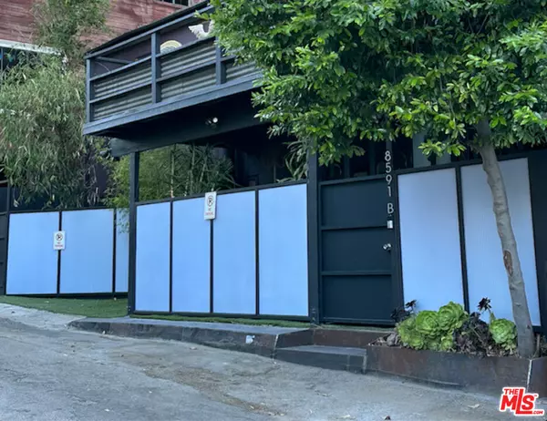 8591 Crescent Dr #A, Los Angeles, CA 90046