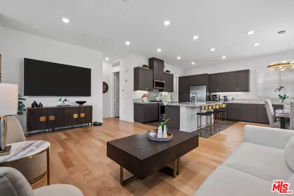 Valencia, CA 91381,27034 Hummingbird Ln