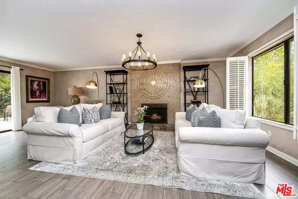 Woodland Hills, CA 91367,24417 Clipstone St