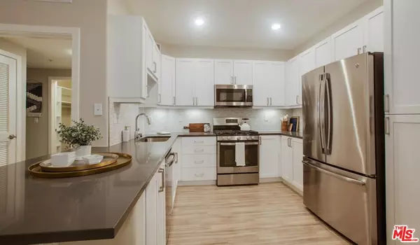 6220 W 3rd St #1-306, Los Angeles, CA 90036