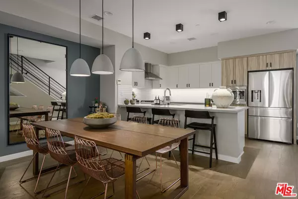 Los Angeles, CA 90038,1244 Gordon St