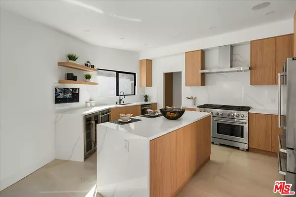 Sherman Oaks, CA 91403,3873 Royal Woods Dr