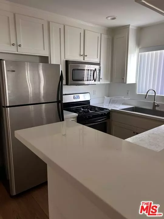 Los Angeles, CA 90034,3668 Mentone Ave #15