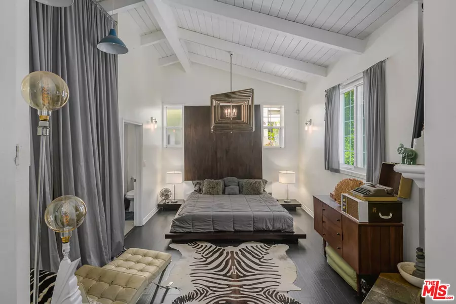 2225 N Cahuenga Blvd, Los Angeles, CA 90068