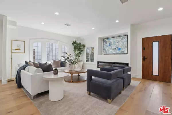 Los Angeles, CA 90019,916 S Rimpau Blvd