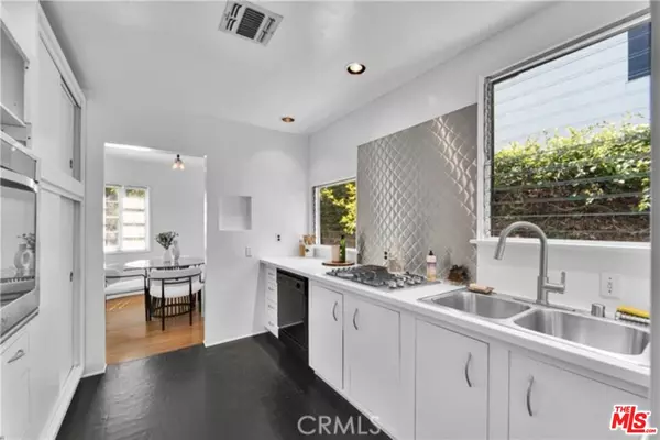 Sherman Oaks, CA 91403,4227 Van Nuys Blvd