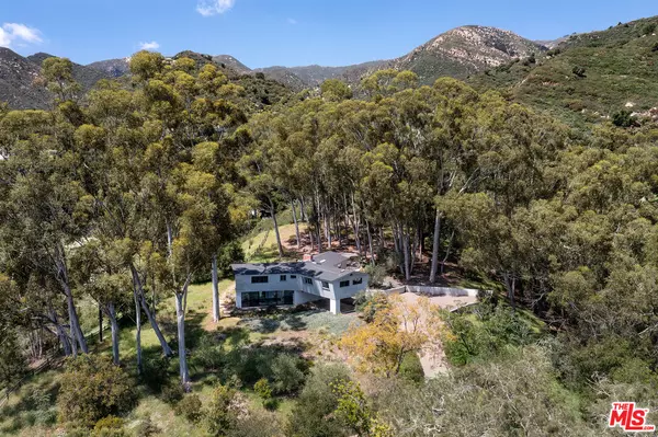1030 E Mountain Dr, Santa Barbara, CA 93108