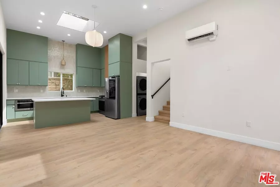 8589 Rugby Dr, West Hollywood, CA 90069