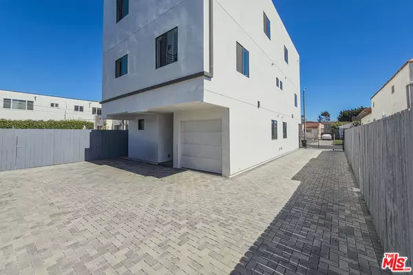 Los Angeles, CA 90016,1923 Carmona Ave